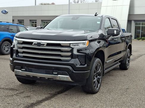 Used 2023 Chevrolet Silverado 1500 High Country w/ High Country Premium Package AWD/4WD image 4