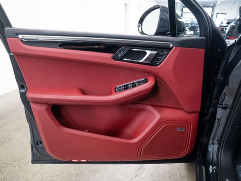 Used 2024 Porsche Macan S image 16