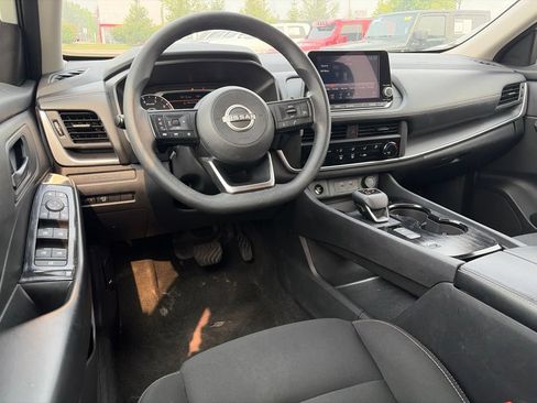 Used 2024 Nissan Rogue S FWD image 10