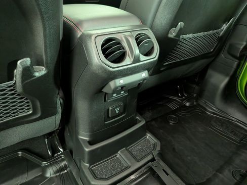 Used 2025 Jeep Wrangler Unlimited Rubicon image 36