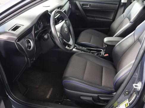 Used 2018 Toyota Corolla SE w/ SE Premium Package FWD image 18