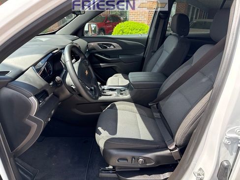 Used 2023 Chevrolet Traverse LT AWD/4WD image 7