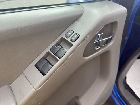 Used 2014 Nissan Frontier SV w/ SV Value Truck Package image 9