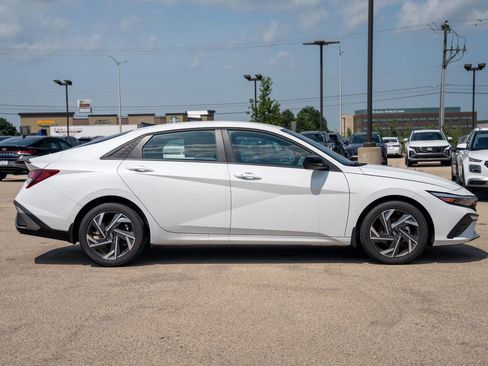 New 2025 Hyundai Elantra Sport image 8