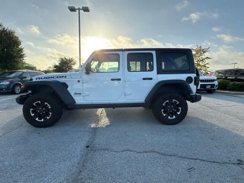 Used 2025 Jeep Wrangler Unlimited Rubicon AWD/4WD image 2