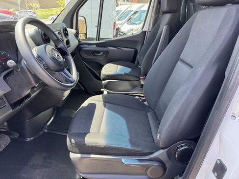Used 2022 Mercedes-Benz Sprinter 2500 image 23