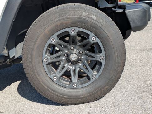 Used 2015 Jeep Wrangler Sport image 11