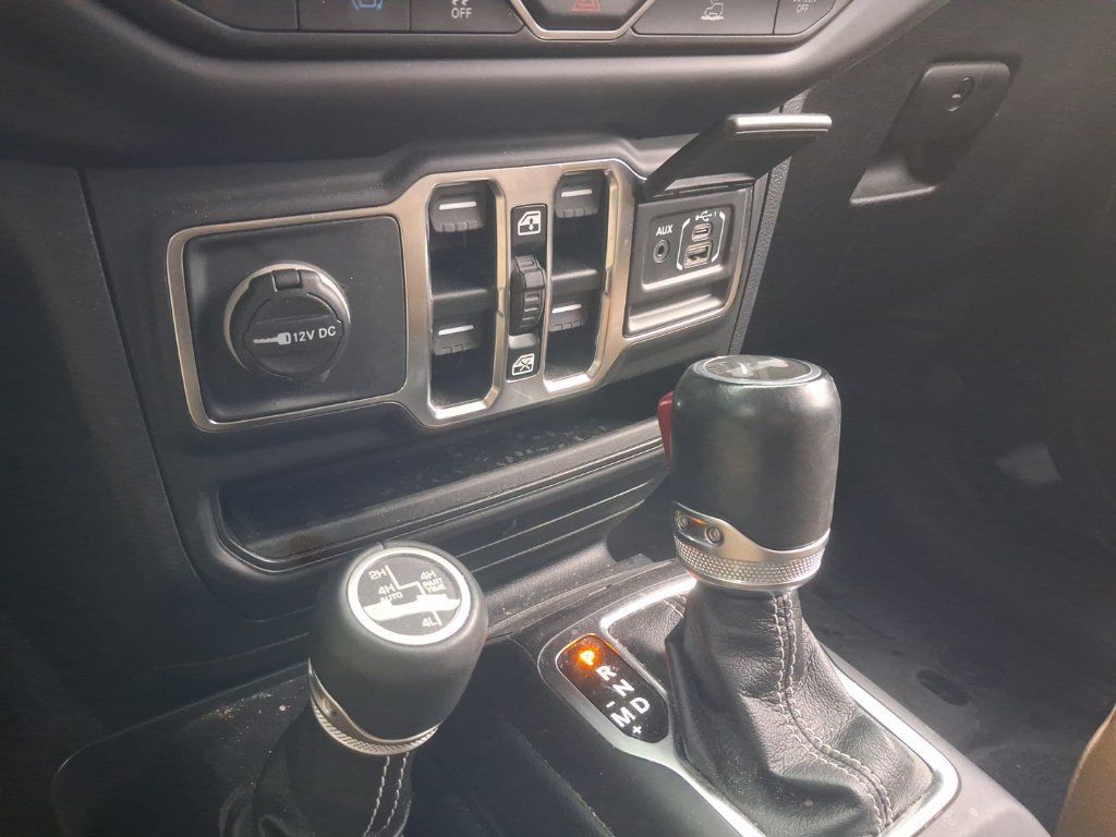 Used 2021 Jeep Wrangler Unlimited Sahara w/ Cold Weather Group AWD/4WD image 23