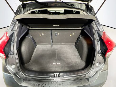 Used 2018 Nissan Kicks SV image 34