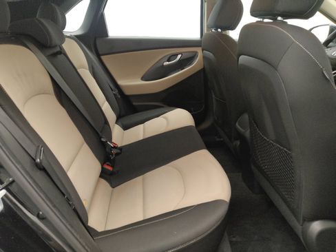 Used 2018 Hyundai Elantra GT image 19