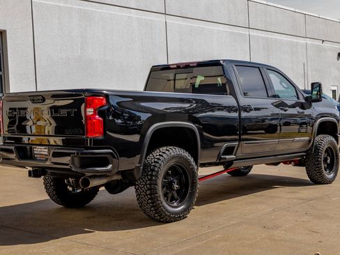 Used 2024 Chevrolet Silverado 3500 High Country w/ Technology Package image 10