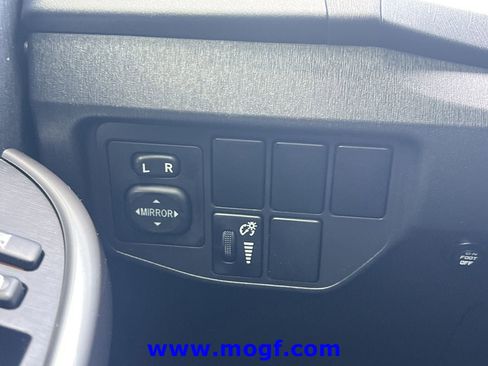 Used 2015 Toyota Prius Persona Series FWD image 17