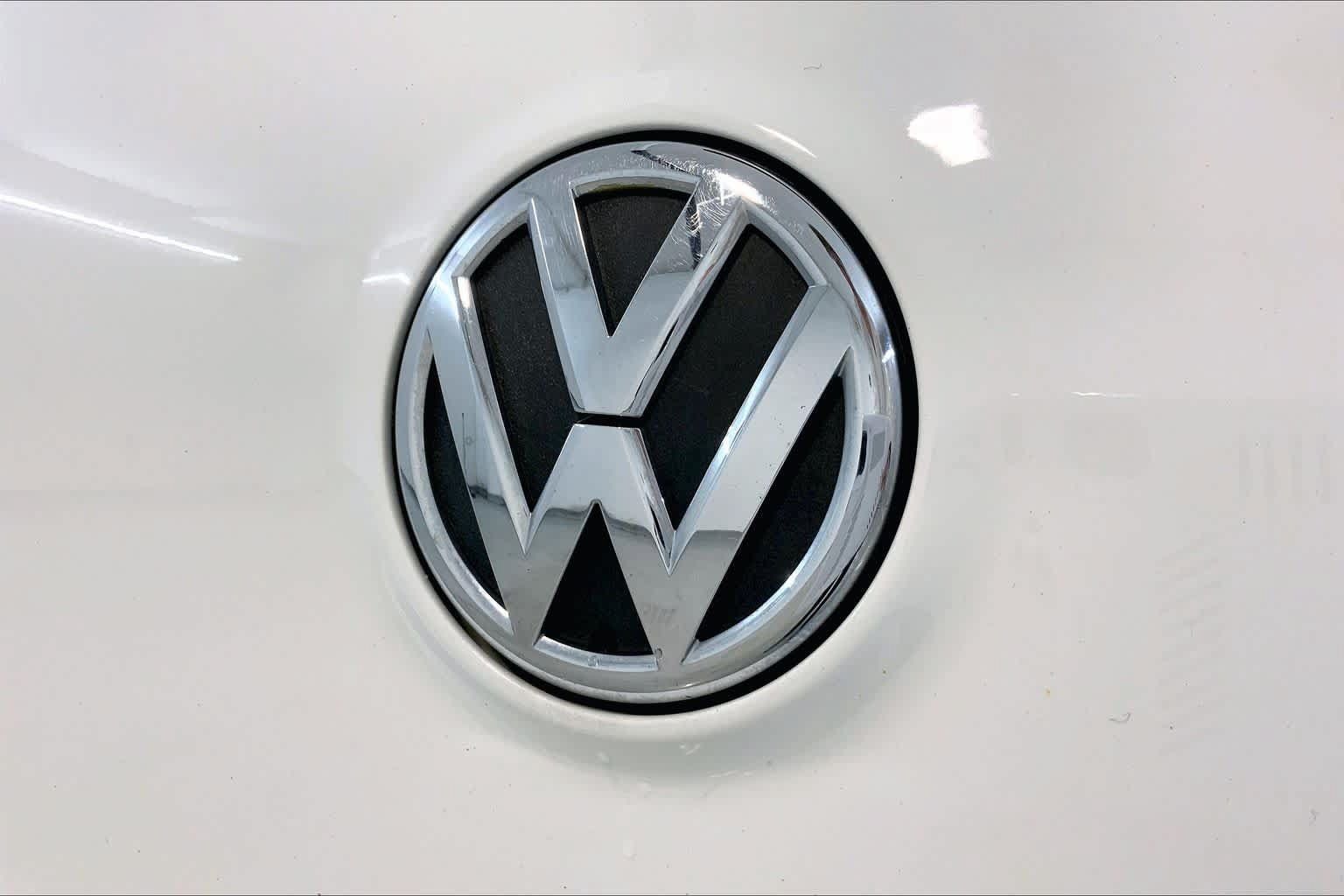 Used 2013 Volkswagen Golf 4-Door FWD image 9