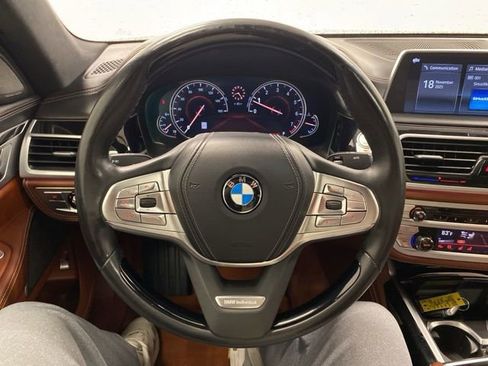 Used 2018 BMW 750i xDrive image 19