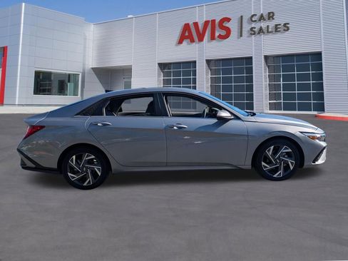 Used 2025 Hyundai Elantra SEL image 5