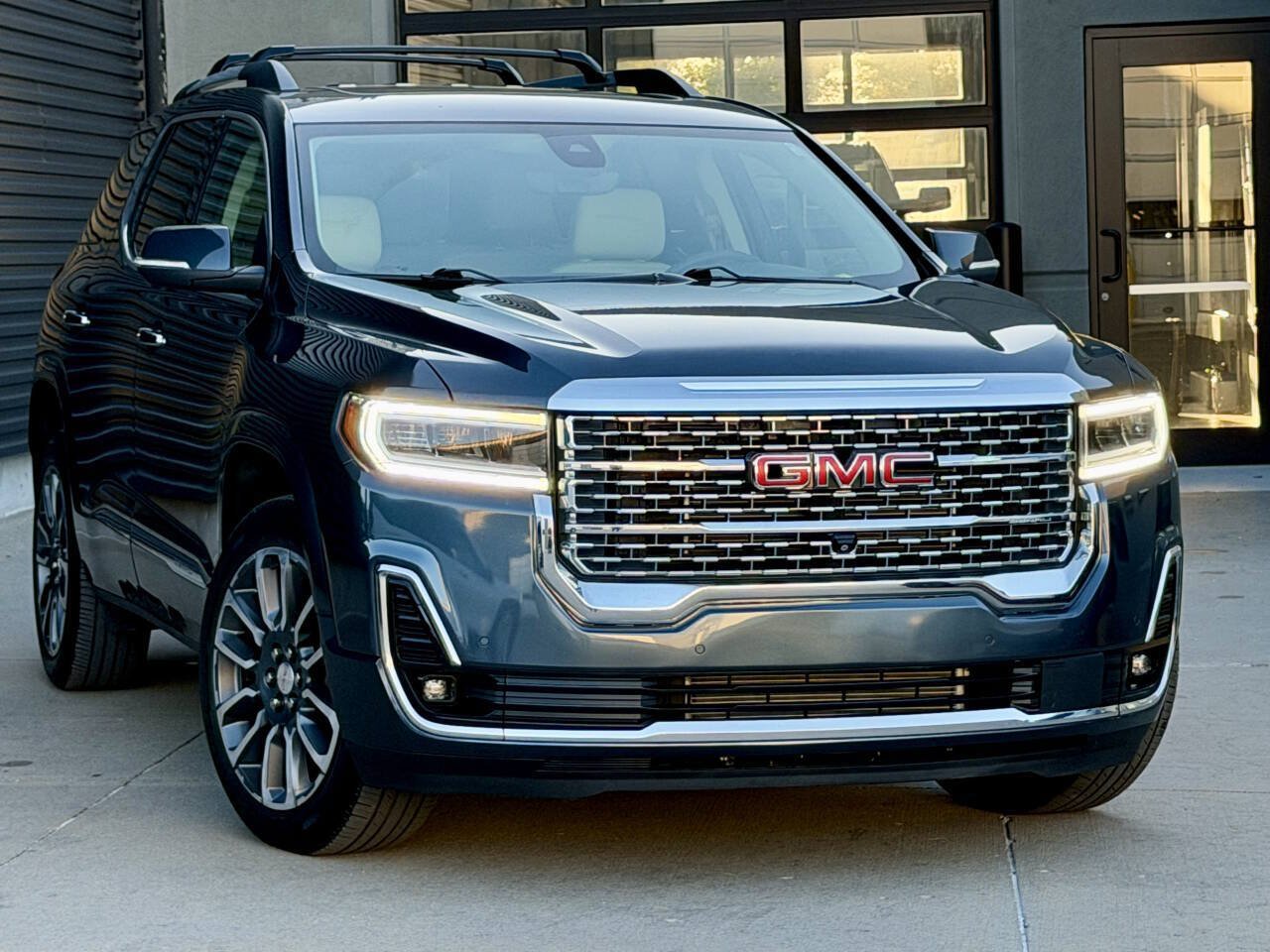 Used 2020 GMC Acadia Denali w/ Trailering Package AWD/4WD image 5