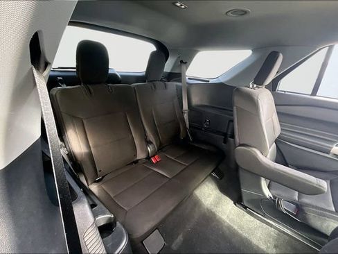 Used 2023 Ford Explorer XLT AWD/4WD image 25