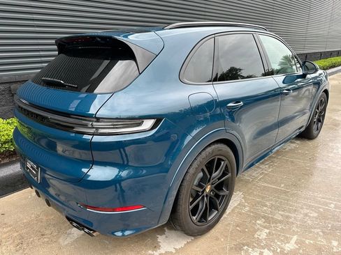 Certified 2025 Porsche Cayenne GTS AWD/4WD image 10