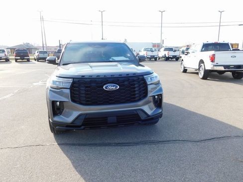 Used 2025 Ford Explorer ST-Line w/ ST-Line Street Pack image 8