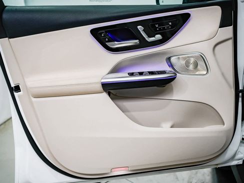 Used 2025 Mercedes-Benz GLC 300 image 18