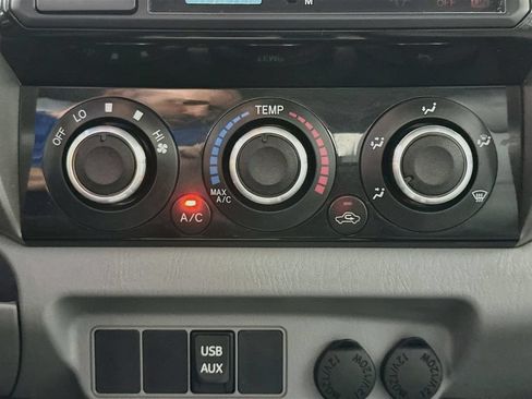 Used 2014 Toyota Tacoma PreRunner w/ SR5 Package RWD image 18