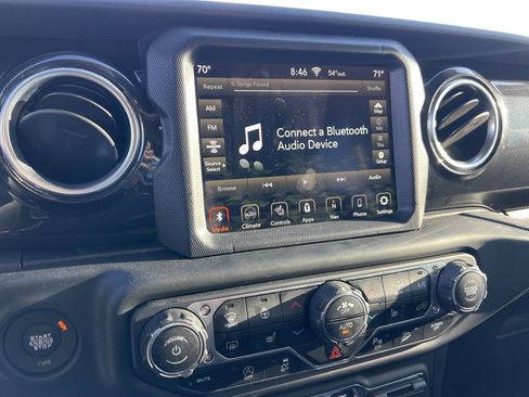 Used 2020 Jeep Wrangler Unlimited Sahara image 24