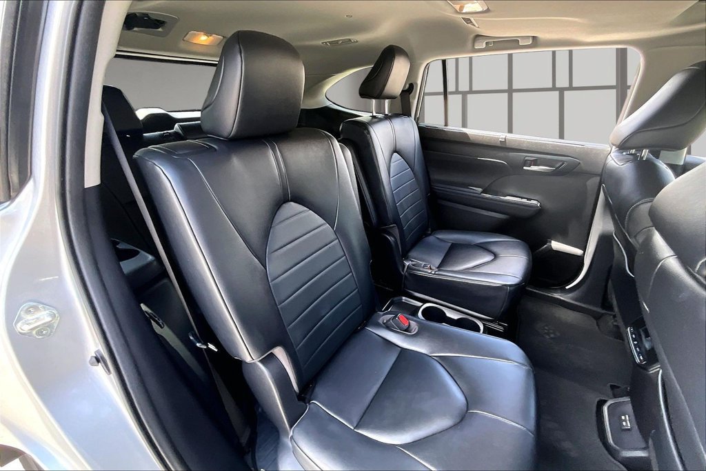 Used 2023 Toyota Highlander XLE FWD image 24