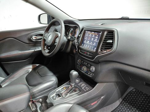 Used 2022 Jeep Cherokee Trailhawk w/ Sound & Nav Group AWD/4WD image 32