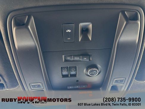 Used 2017 Cadillac Escalade Platinum AWD/4WD image 19