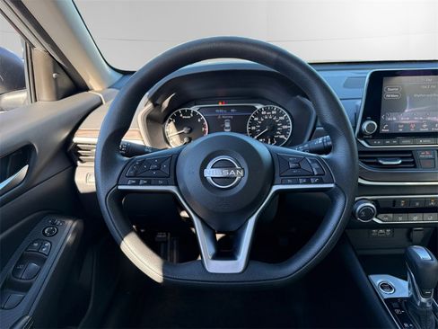 Used 2024 Nissan Altima 2.5 SV image 12