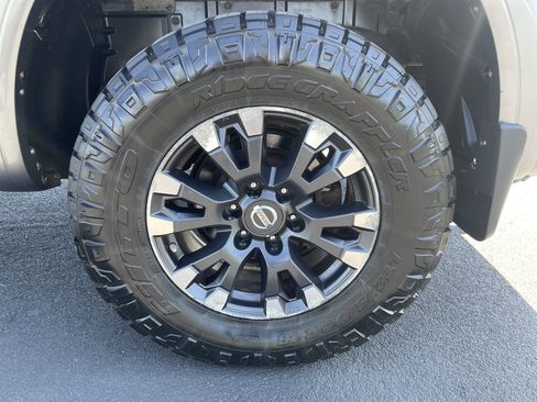 Used 2017 Nissan Titan PRO-4X AWD/4WD image 28