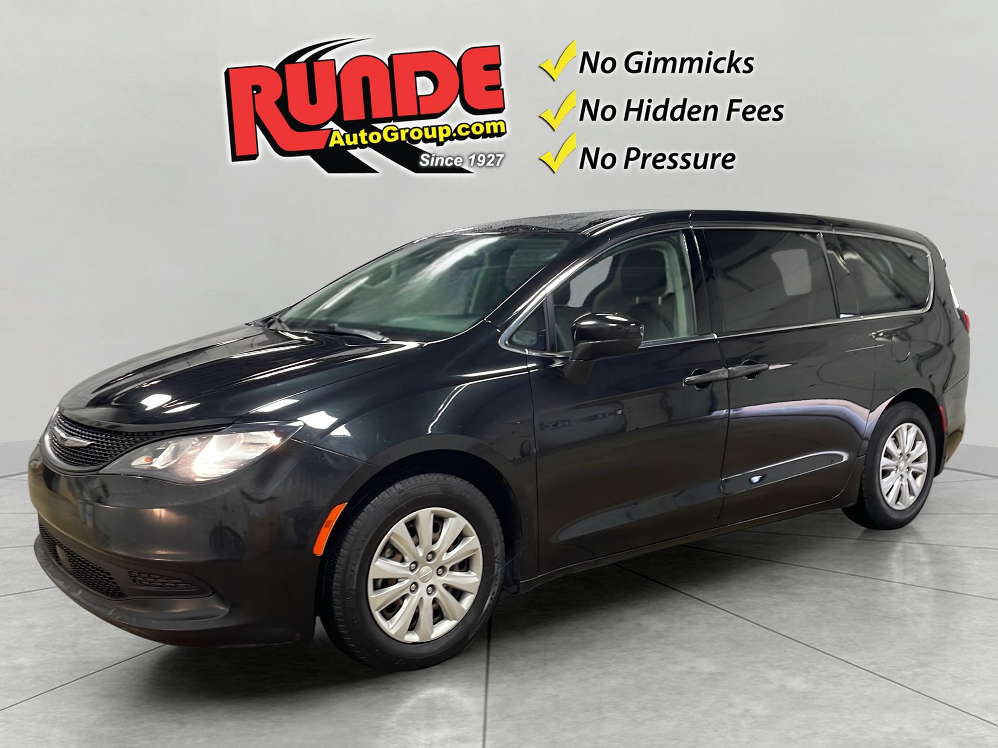 Used 2021 Chrysler Voyager L FWD image 1