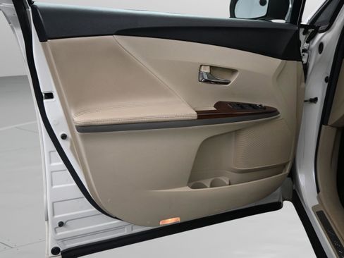 Used 2011 Toyota Venza w/ Premium Pkg #2 image 31