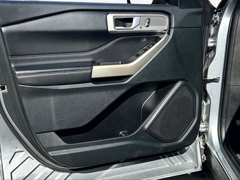 Used 2023 Ford Explorer Limited image 23