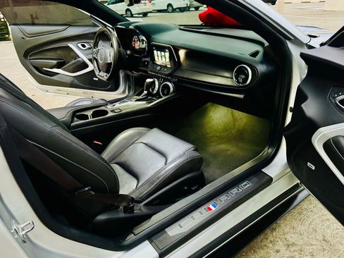 Used 2016 Chevrolet Camaro SS image 31