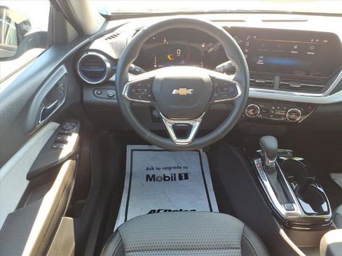 Used 2024 Chevrolet Trax LT w/ Driver Confidence Package image 11