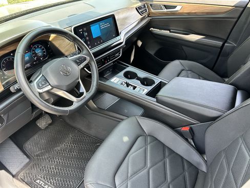 Used 2024 Volkswagen Atlas SE FWD image 17