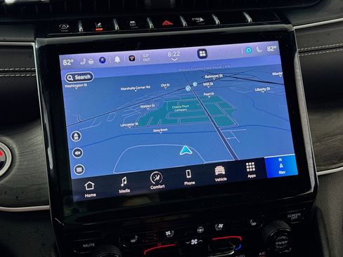 Used 2024 Jeep Grand Cherokee L Limited w/ Luxury Tech Group II image 2