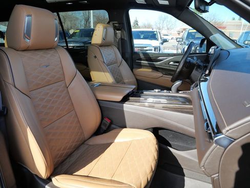 Used 2022 Cadillac Escalade ESV Sport w/ Touring Package image 15