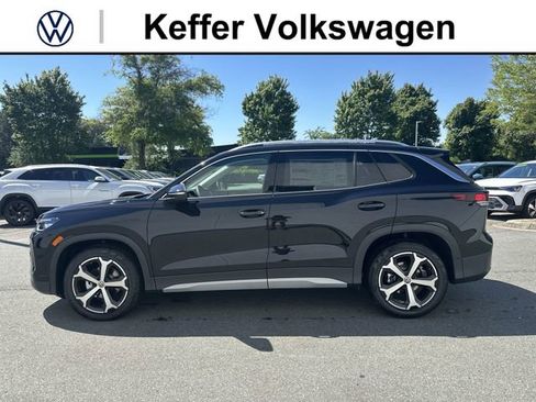 New 2026 Volkswagen Tiguan SE FWD image 2