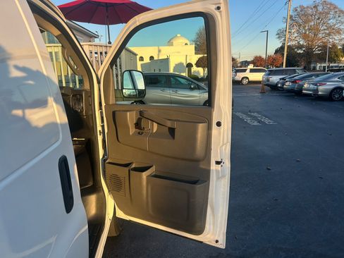 Used 2021 Chevrolet Express 2500 w/ Driver Convenience Package image 23