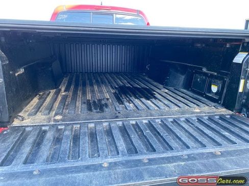 Used 2019 Toyota Tacoma TRD Sport image 9