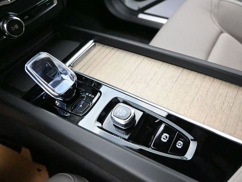 New 2026 Volvo XC60 B5 Core w/ Climate Package image 24