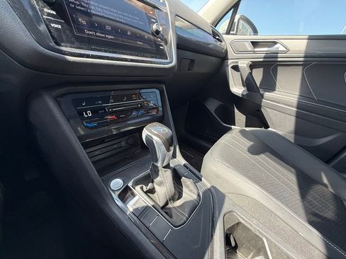 Certified 2024 Volkswagen Tiguan SE w/ Panoramic Sunroof Package FWD image 16