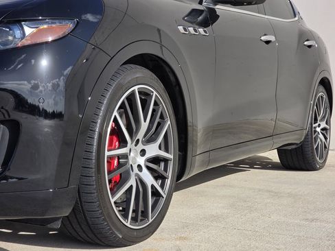 Used 2017 Maserati Levante S AWD/4WD image 38