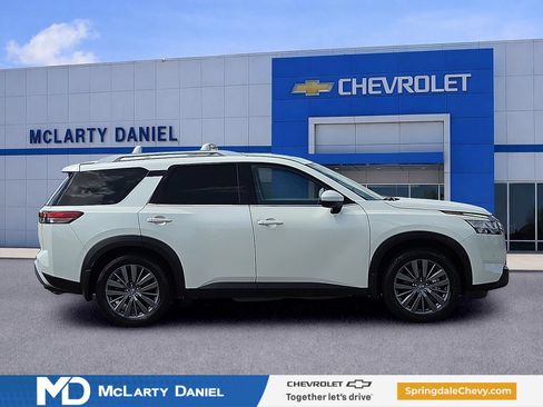 Used 2022 Nissan Pathfinder SL w/ SL Premium Package FWD image 6