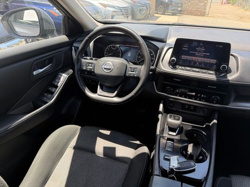 Used 2025 Nissan Rogue SV FWD image 36