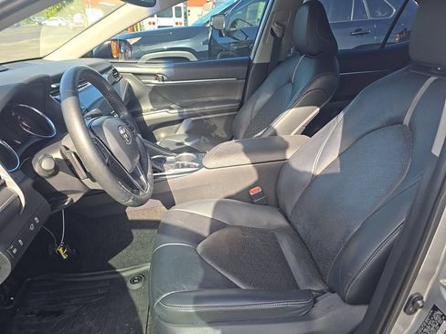 Used 2019 Toyota Camry XSE FWD image 3