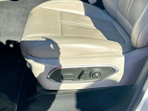 Used 2023 Jeep Wagoneer Series III w/ Preferred Equipment Group image 9