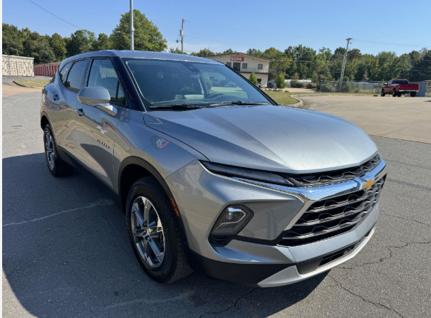 Used 2025 Chevrolet Blazer LT FWD image 12